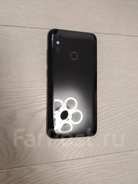 Xiaomi Mi8. �/�, 128 ��, ������, 3G, 4G LTE, Dual-SIM, NFC ����