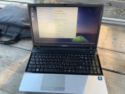 Samsung 300E5A-S03. 15", 2,3����, ��� 8 ��, ���� 250���, WiFi, Bluetooth, ����������� �� 4��. ����