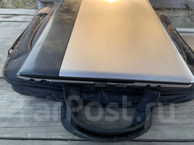 Samsung 300E5A-S03. 15", 2,3����, ��� 8 ��, ���� 250���, WiFi: 1, Bluetooth: 1, ����������� �� 4��. ����