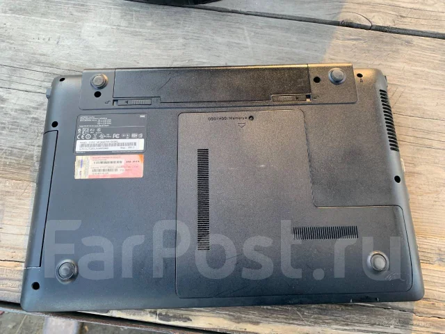 Samsung 300E5A-S03. 15", 2,3����, ��� 8 ��, ���� 250���, WiFi: 1, Bluetooth: 1, ����������� �� 4��. ����