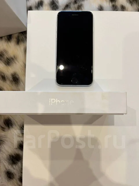 Apple iPhone SE 2020. �/�, 64 ��, �����, 4G LTE ����