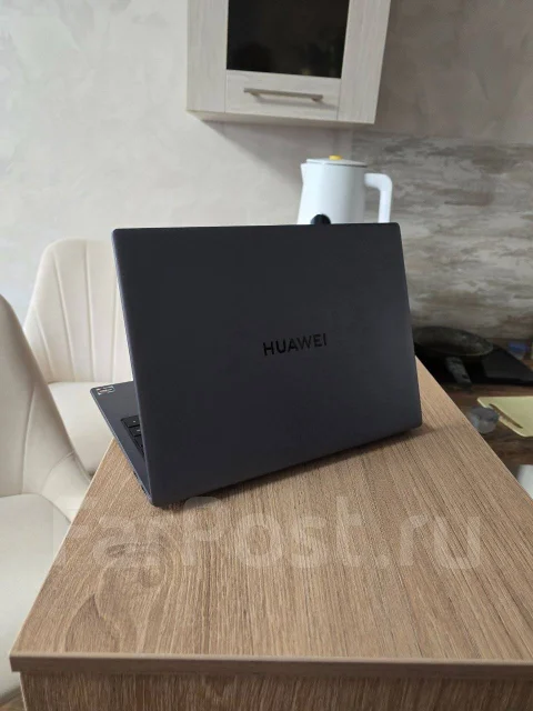 Huawei MateBook 14. 14", ��� 16 ��, ���� 512���, WiFi: 1, Bluetooth: 1, ����������� �� 7��. ����