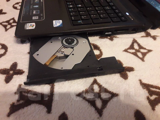 Asus. 15.6", 2,1����, ��� 2048 ��, ���� 320���, WiFi: 1 ����