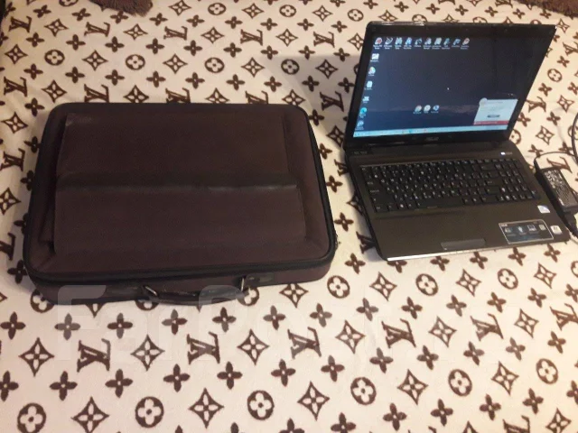Asus. 15.6", 2,1����, ��� 2048 ��, ���� 320���, WiFi: 1 ����