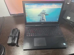 Dell Inspiron 7567. 15.6", 2,5����, ��� 12 ��, ���� 628���, WiFi: 1, Bluetooth: 1, ����������� �� 1��. ����