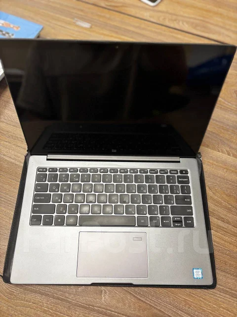 Xiaomi Mi Notebook Air 13.3. 13", 2,3����, ��� 8 ��, ���� 256���, WiFi: 1, Bluetooth: 1, ����������� �� 8��. ����