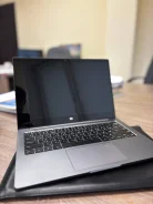 Xiaomi Mi Notebook Air 13.3. 13", 2,3����, ��� 8 ��, ���� 256���, WiFi: 1, Bluetooth: 1, ����������� �� 8��. ����