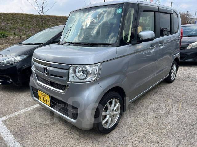 Honda N-BOX.   
