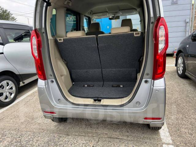 Honda N-BOX.   
