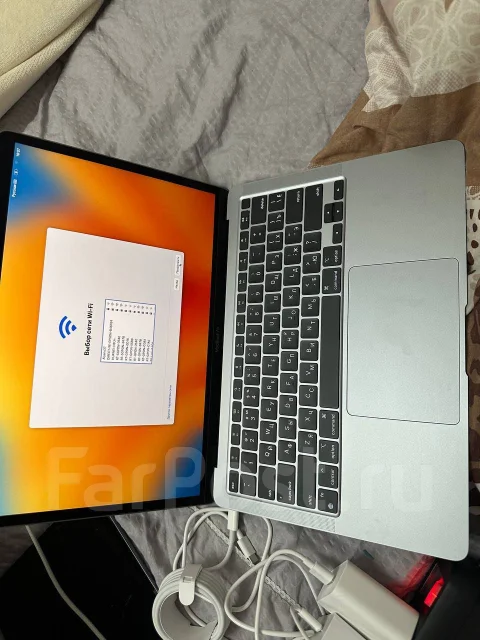 Apple MacBook. WiFi: 1, Bluetooth: 1 ����