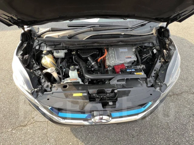 Nissan Serena. HC27, HR12DE ����