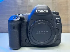 Canon EOS 5D Mark IV ����