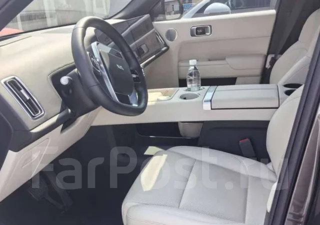 Li L9. �������, 4wd, 1.5 (154��.�.), ������, 2 400����. ��, �/�. ��� ����� �� ������������ ����