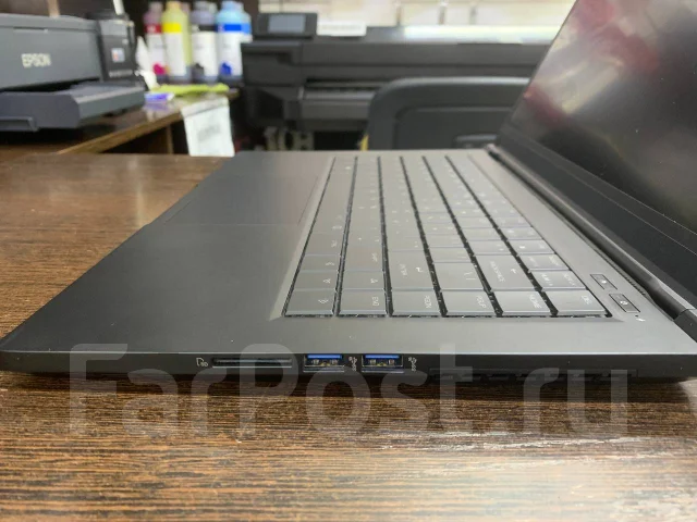 Intel NUC M15. 15.6", 4,6����, ��� 16 ��, ���� 500���, WiFi: 1, Bluetooth: 1 ����