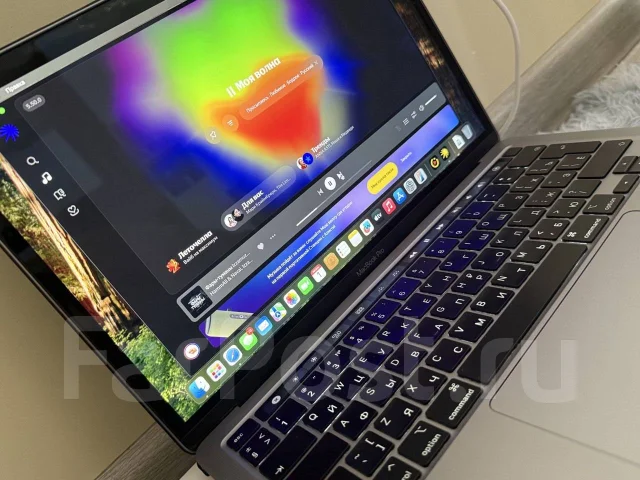 Apple MacBook. WiFi: 1, Bluetooth: 1 ����