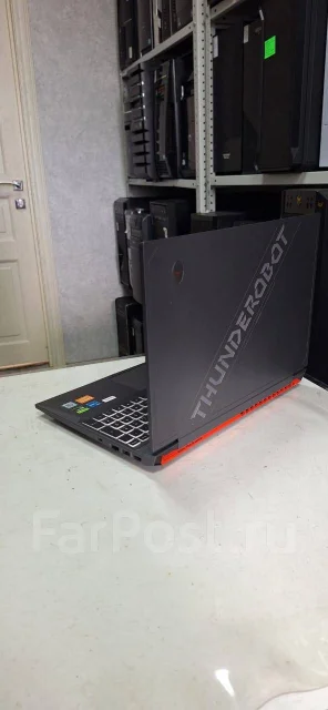 Thunderobot. 15.6", ��� 16 ��, ���� 512���, WiFi: 1, Bluetooth: 1, ����������� �� 3��. ����