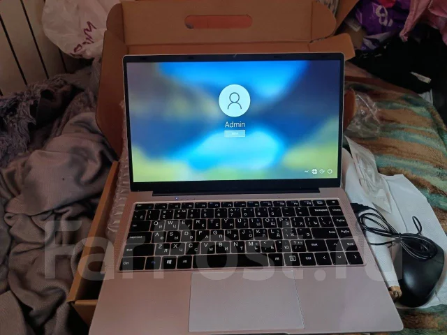 Intel. 14.1", 2,4����, ��� 6 ��, ���� 64���, WiFi: 1, Bluetooth: 1, ����������� �� 6��. ����
