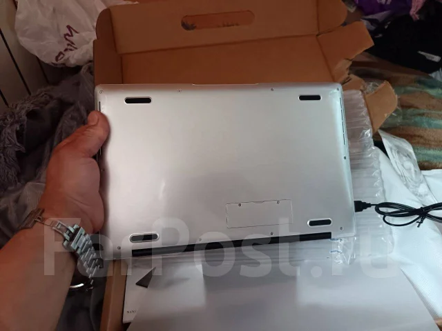 Intel. 14.1", 2,4����, ��� 6 ��, ���� 64���, WiFi: 1, Bluetooth: 1, ����������� �� 6��. ����
