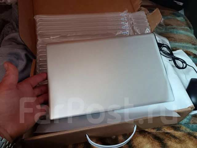 Intel. 14.1", 2,4����, ��� 6 ��, ���� 64���, WiFi: 1, Bluetooth: 1, ����������� �� 6��. ����