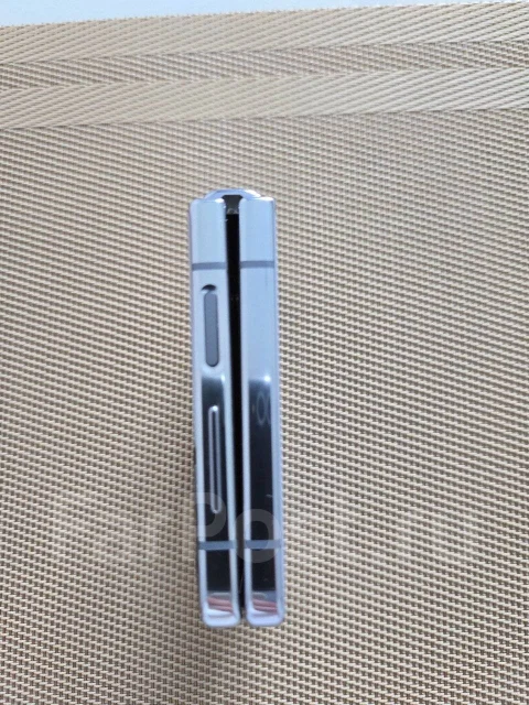 Samsung Galaxy Z Flip4. �/�, 256 ��, ����� ����