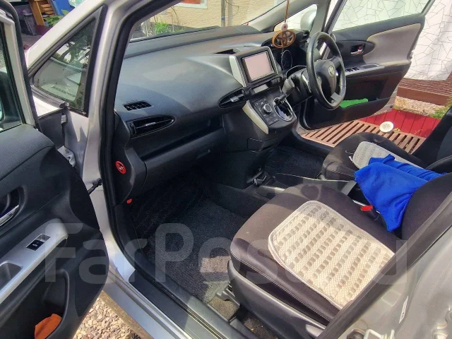 Toyota Wish. �������, ��������, 1.8 (144��.�.), ������, 175����. �� ����