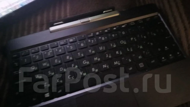 Asus. 11", 1,6����, ��� 2048 ��, ���� 64���, WiFi: 1, Bluetooth: 1, ����������� �� 3��. ����