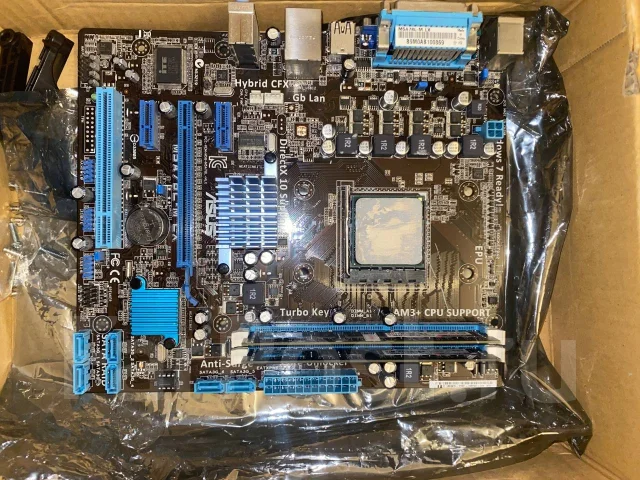 Socket AM3+ ����