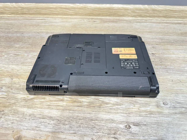 Acer. 15.6", 2����, ��� 2048 ��, ���� 40���, WiFi: 1, Bluetooth: 1 ����