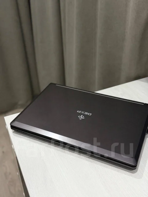 DEXP Ares E102. 15.6", 2,4����, ��� 8 ��, ���� 1 000���, WiFi: 1, Bluetooth: 1, ����������� �� 4��. ����