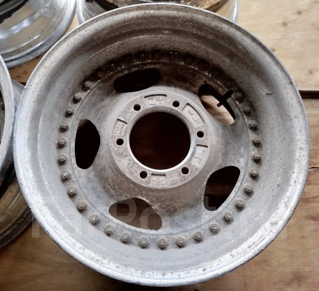 Berg. 8.0x16", 6x139.7, ET-48 ����