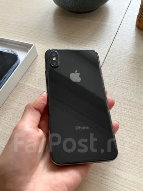 Apple iPhone X. �/�, 64 ��, 4G LTE ����