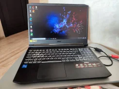 Acer. 15.6", 4,5����, ��� 16 ��, ���� 512���, WiFi, Bluetooth, ����������� �� 3��. ����