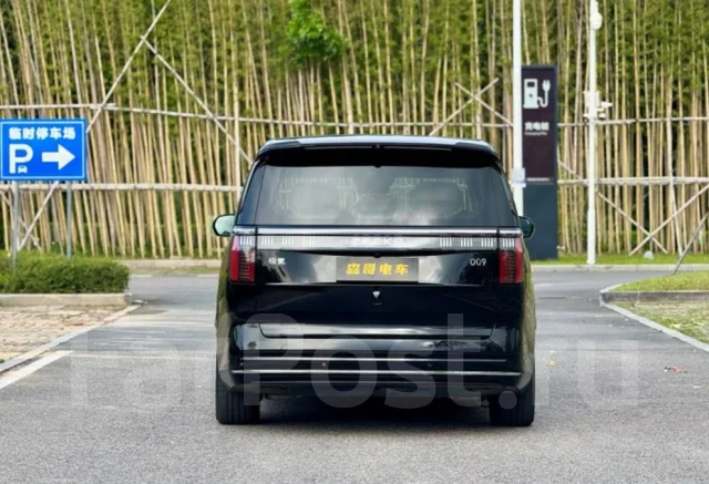 Zeekr 009, 2023. �������, 4wd, �������������, 10 000����. ��, �/�. ��� ����� �� ������������ ����