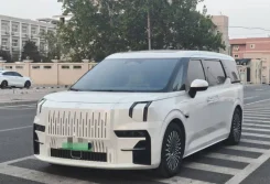 Zeekr 009, 2022. �������, 4wd, �������������, 15 000����. ��, �/�. ��� ����� �� ������������ ����
