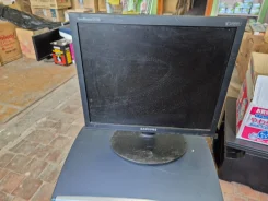 Samsung. 17", ���������� �� (LCD, LED, QLED) ����