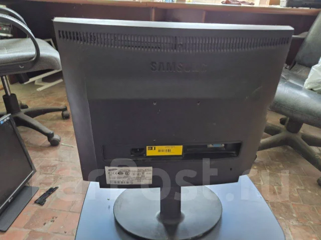 Samsung. 17", ���������� �� (LCD, LED, QLED) ����