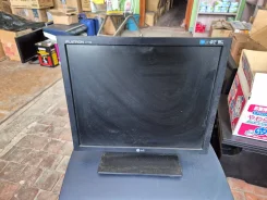 LG. 17", ���������� �� (LCD, LED, QLED) ����