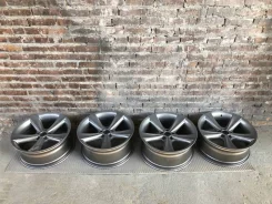 BMW. 9.0/10.0x21", 5x120, ET22/32, �� 72,6���. ����