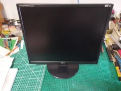 LG. 19", ���������� �� (LCD, LED, QLED) ����