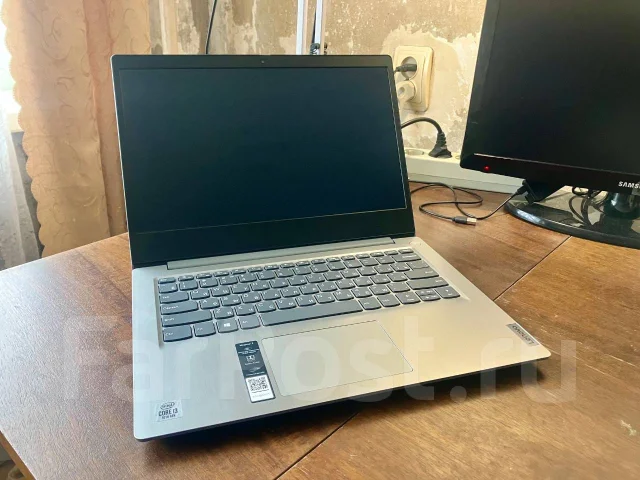 Lenovo IdeaPad 3 14IIL05. 14", 1,2����, ��� 12 ��, ���� 256���, WiFi: 1, Bluetooth: 1, ����������� �� 3��. ����