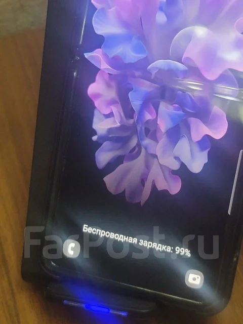 Samsung Galaxy Z Flip. �/�, 256 ��, ������, NFC ����