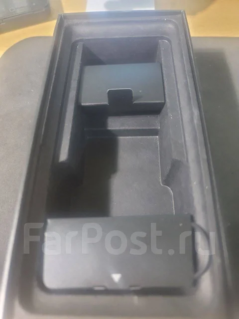 Samsung Galaxy Z Flip. �/�, 256 ��, ������, NFC ����