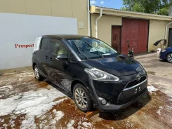 Toyota Sienta ����