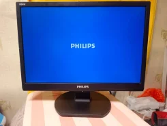 Philips. 19", ���������� �� (LCD, LED, QLED) ����