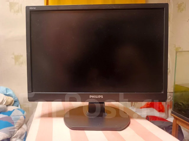 Philips. 19", ���������� �� (LCD, LED, QLED) ����