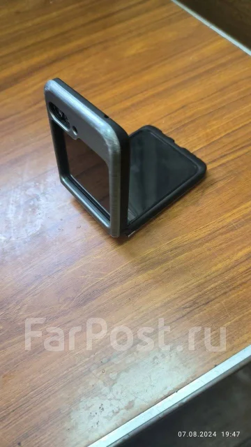 Samsung Galaxy Z Flip5. �/�, 256 ��, �������, 4G LTE, ����������, NFC ����