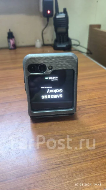 Samsung Galaxy Z Flip5. �/�, 256 ��, �������, 4G LTE, ����������, NFC ����
