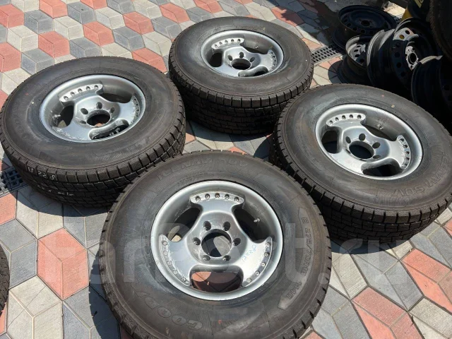Berg. 8.0x16", 6x139.7, ET10 ����
