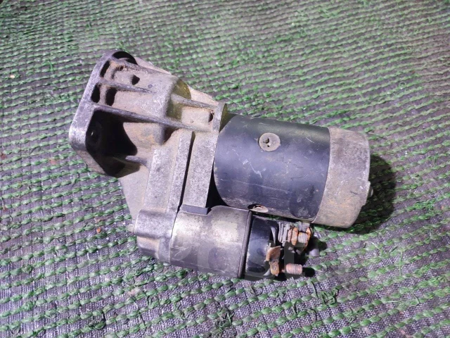������� Nissan 233000Y006 ����