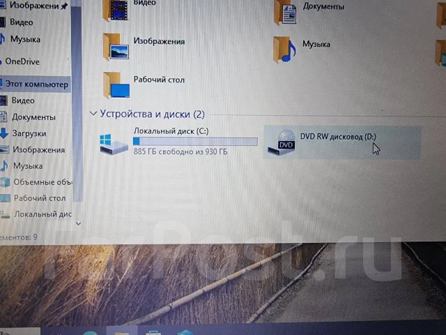 Samsung. 17", 2,7����, ��� 8 ��, ���� 1 000���, WiFi: 1, Bluetooth: 1, ����������� �� 2��. ����